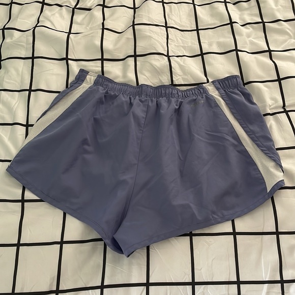 Nike women’s athletic shorts size medium - Picture 2 of 4